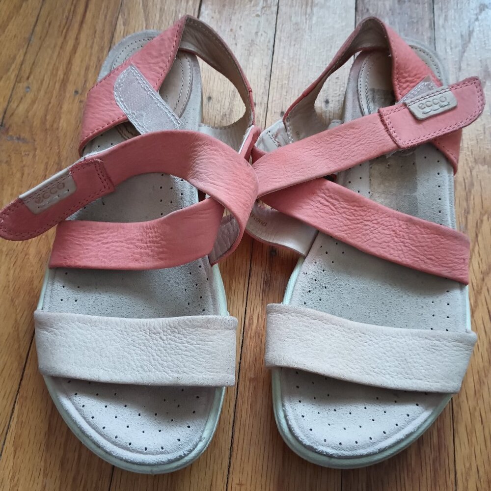 EUC Ecco sz. 3.5 Cushioned Footbed Strappy Genuine Leather Coral & Cream Sandals